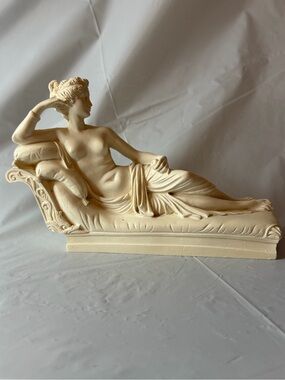 Vintage figurine of the Pauline Bonaparte Sculpture as Venus Victrix